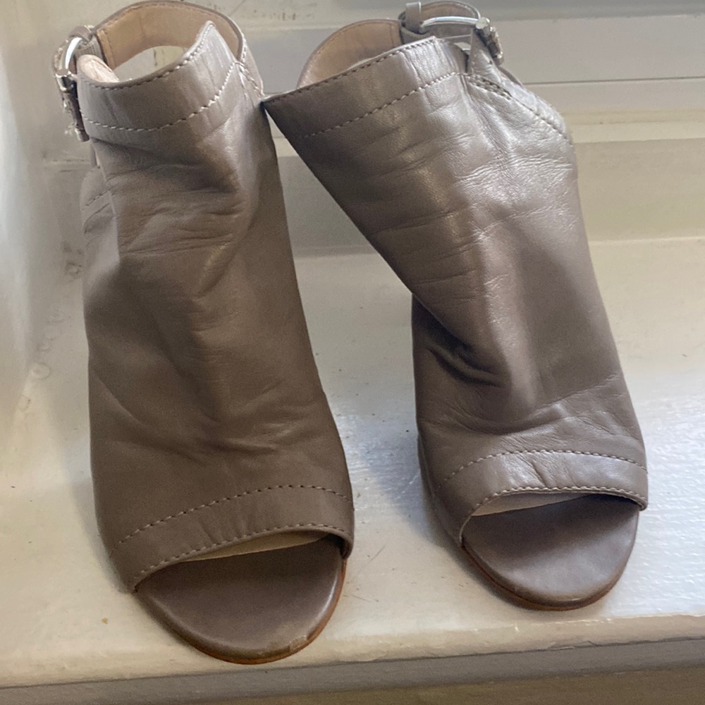 Vince Camuto women’s sandals - Picture 1 of 7